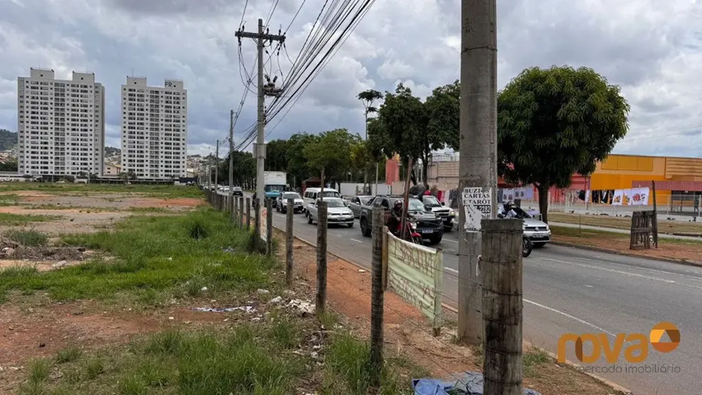 Área Comercial para incorporação, no Bairro Goyá frente para Avenida Leste Oeste...