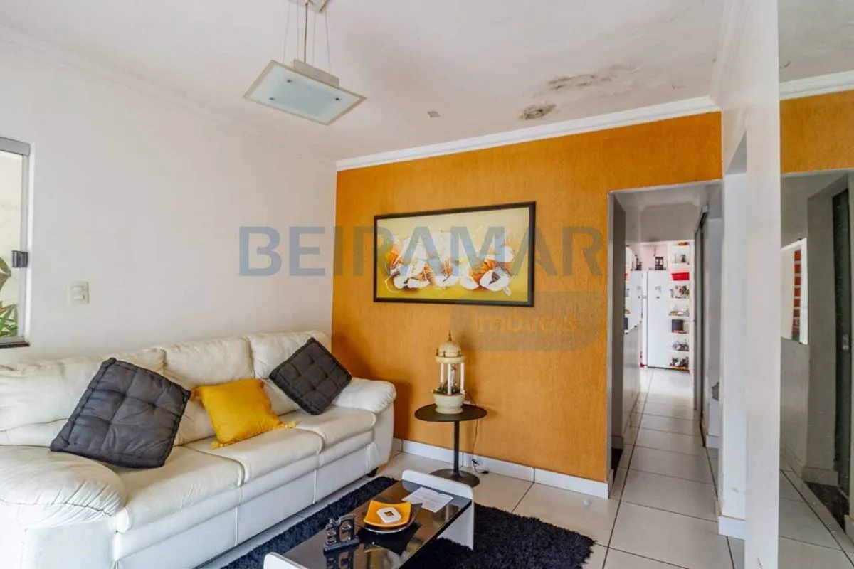 Casa Térrea com Área de Lazer Completa - 4 Quartos, 2 Suítes, Piscina com Hidrom...