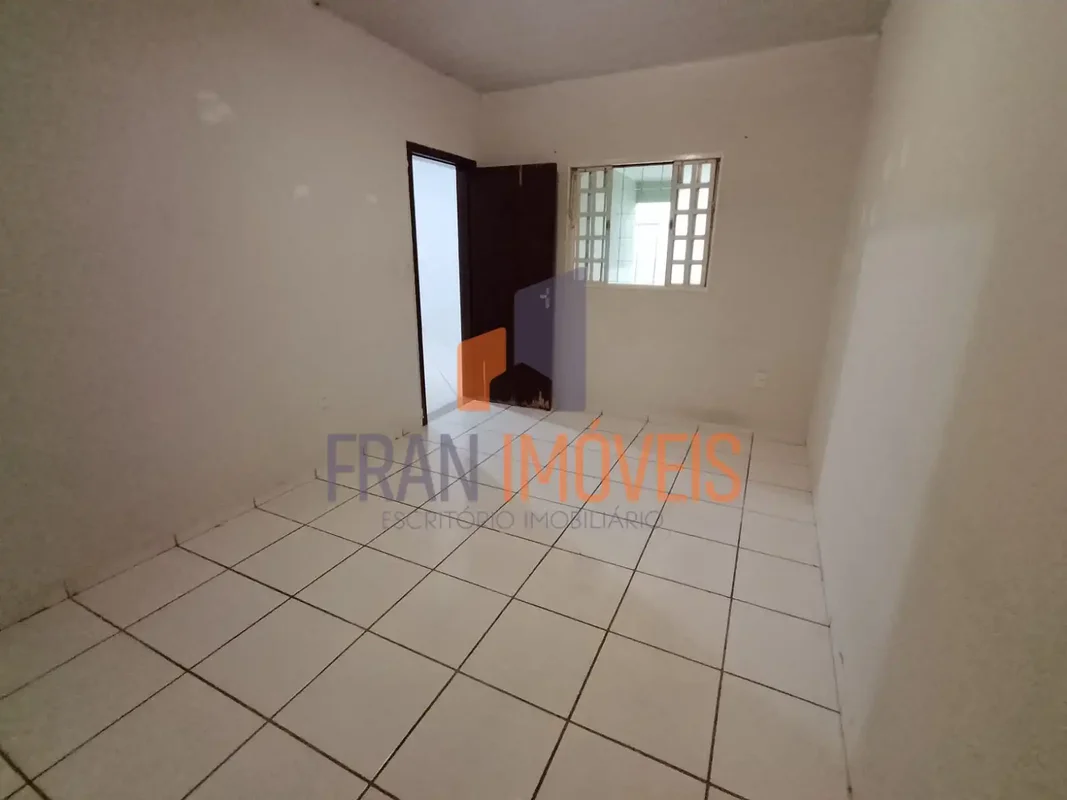 Excelente oportunidade na Quadra 16. Esta casa oferece conforto, praticidade e u...