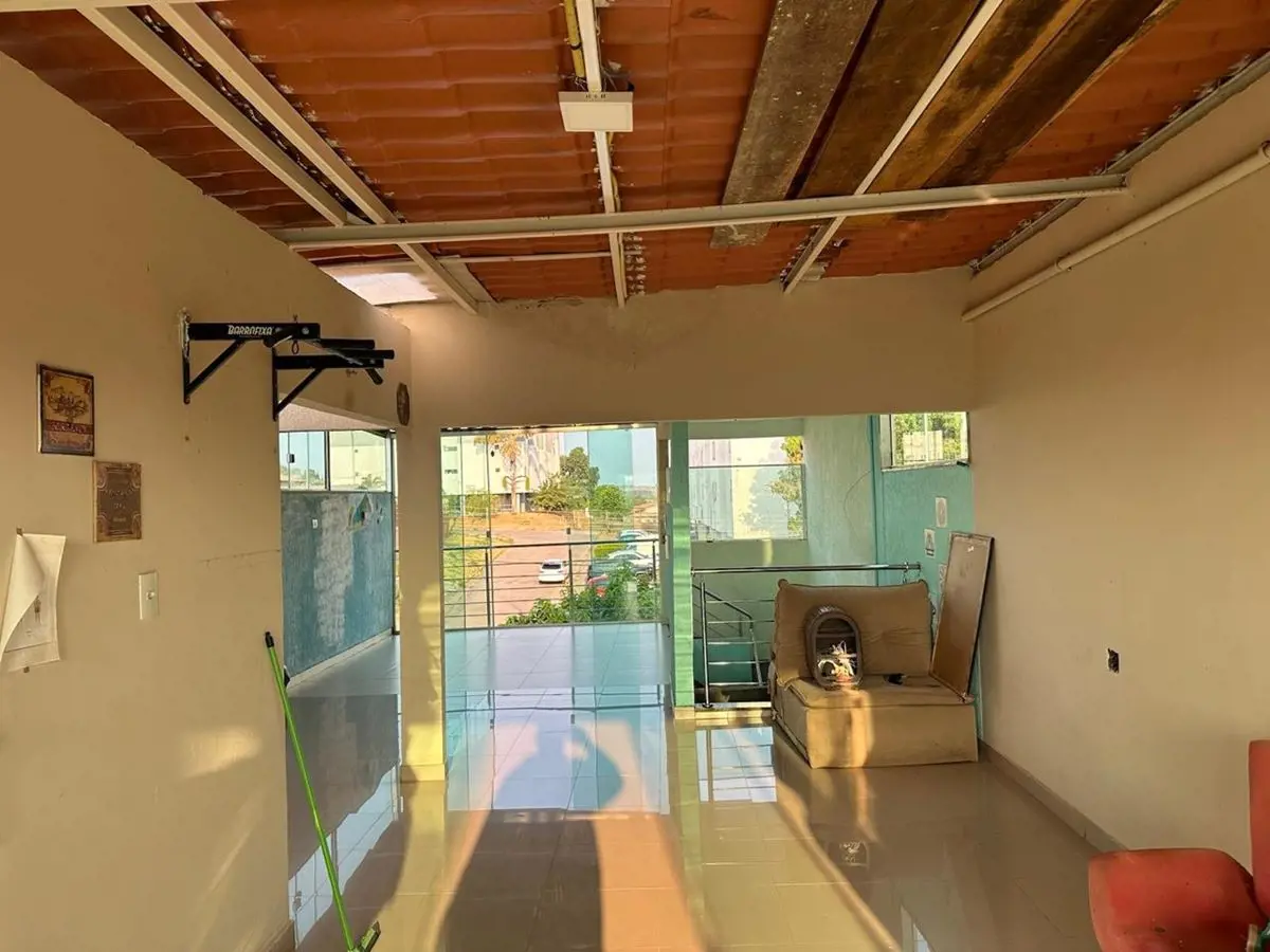 CASA DE 2 PAVIMENTOS E TERRAÇO -3 quartos sendo 2 suítes -2 banheiros-Sala-Cozin...