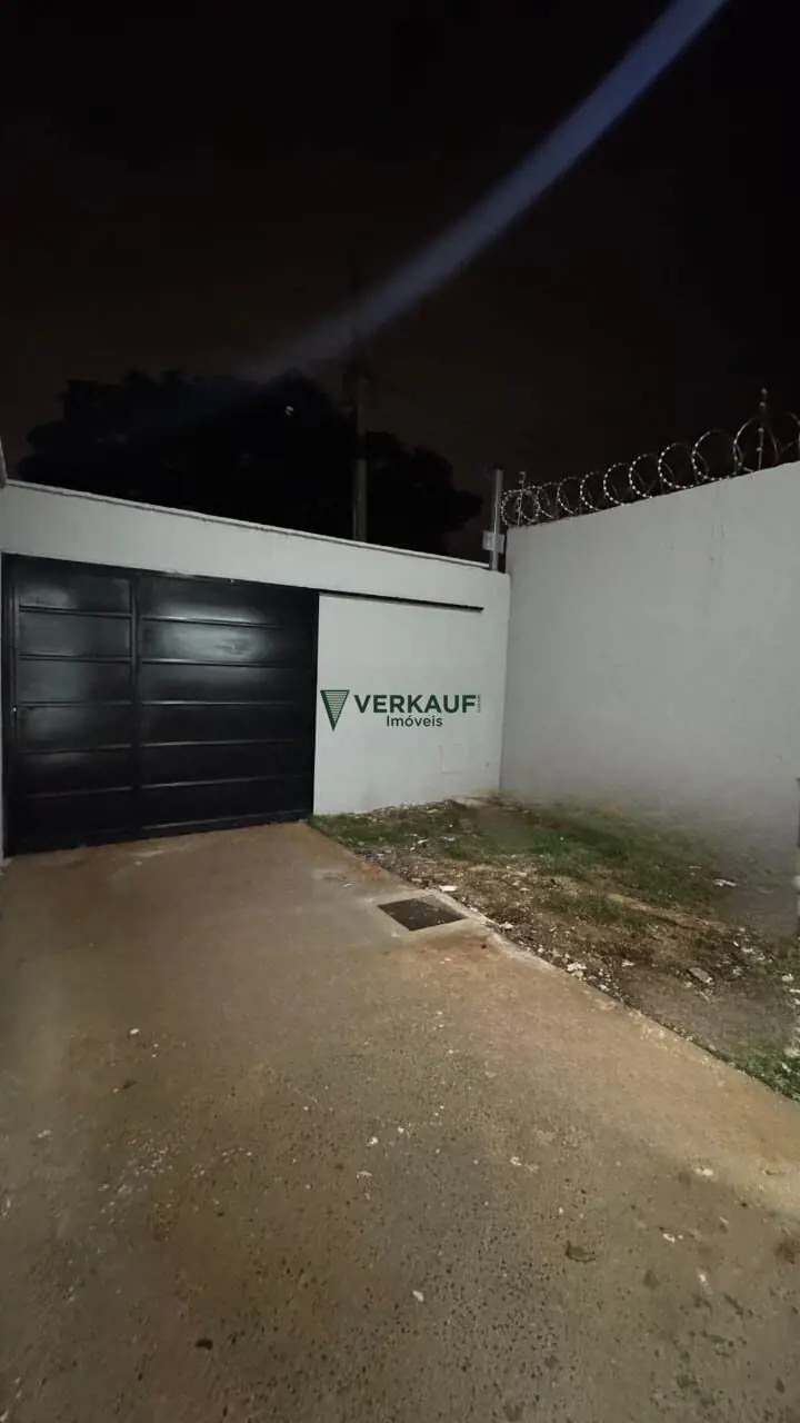Esta deslumbrante casa de alto padrão, localizada no bairro Residencial Fortevil...