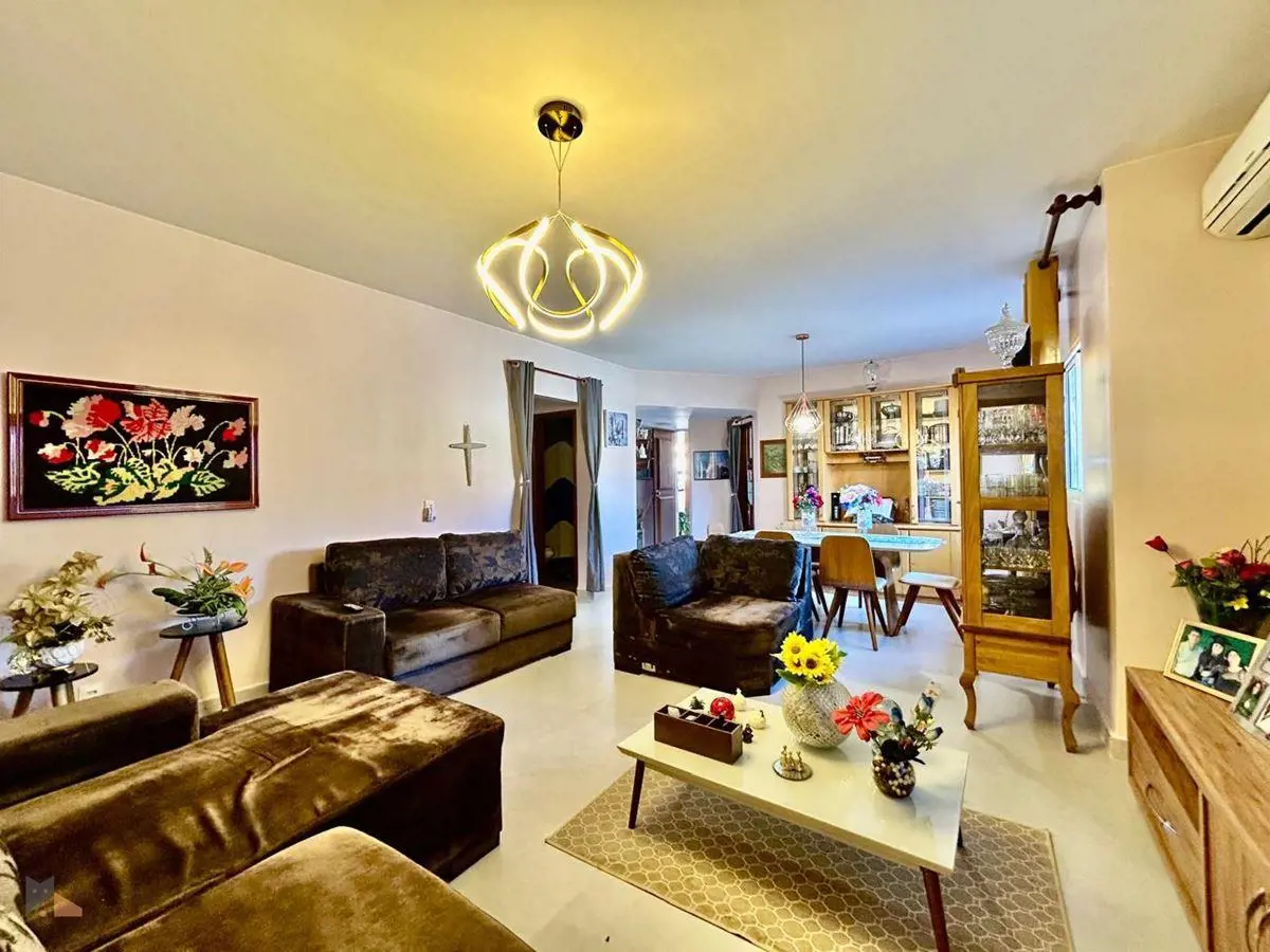 4 quartos, 2 suites, closet;Todos os ambientes com ar condicionado;Escritório co...