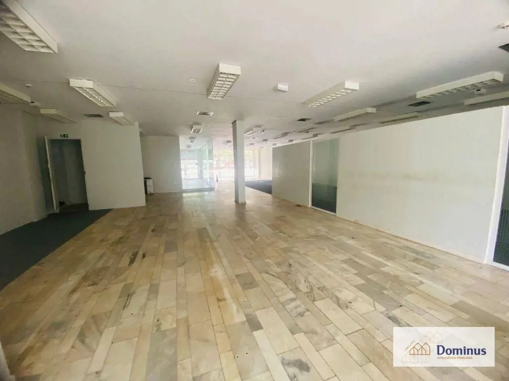 W3 NORTE,QUADRA 513, ED. IMPERADOR: Excelente loja com 438m², podendo ser vão li...