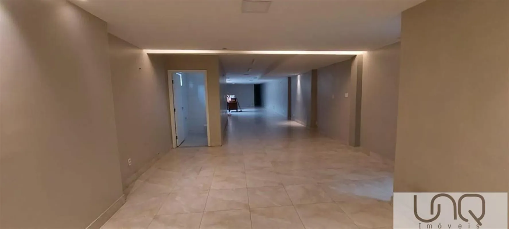 CRS 512 Loja - 347 m² - Asa SulUNQ VENDEExcelente loja CRS 512Com acesso lateral...