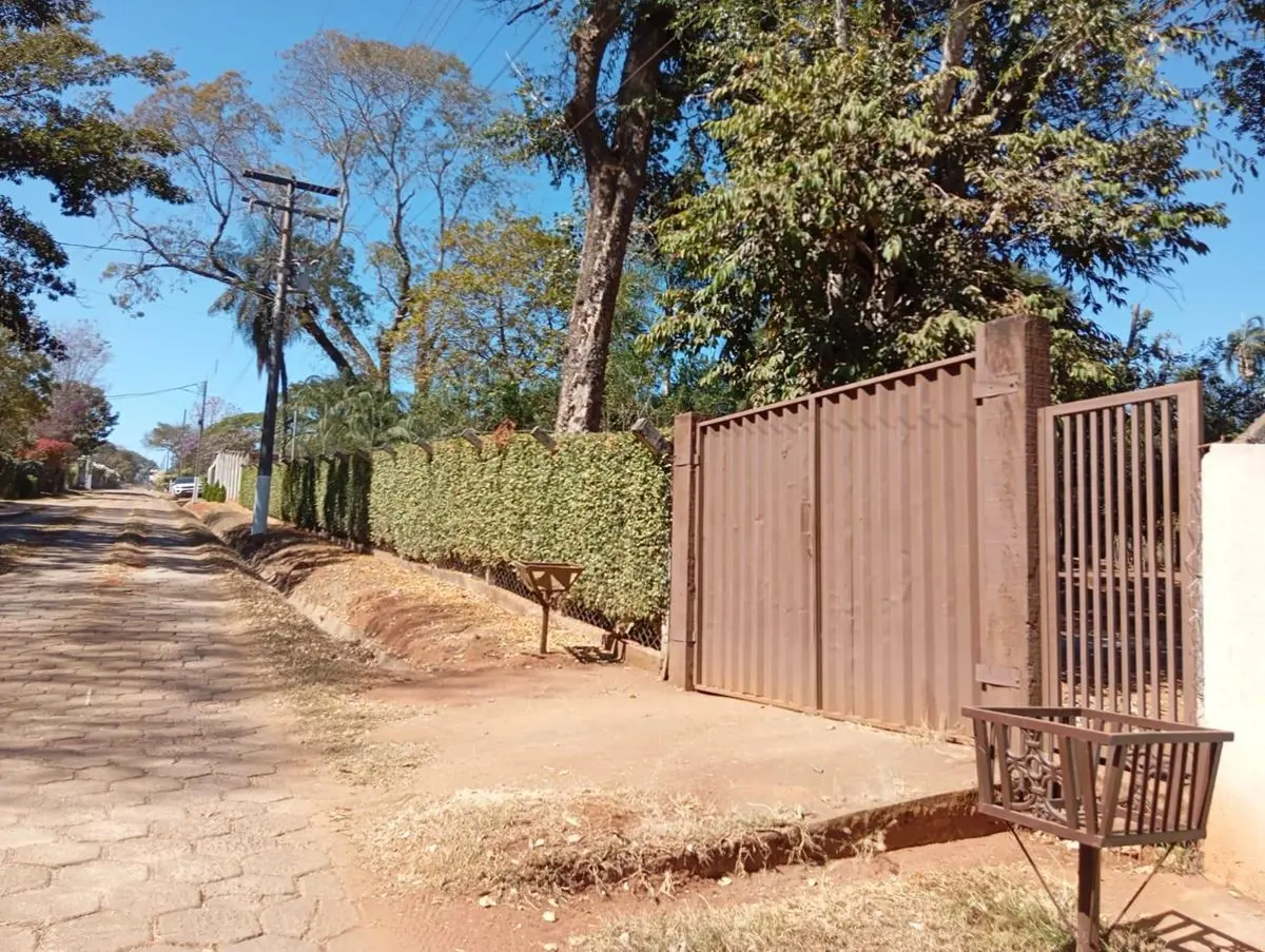 Chácara perto de Goiânia com asfalto na porta, casa com 2 quartos sendo 1 suíte,...