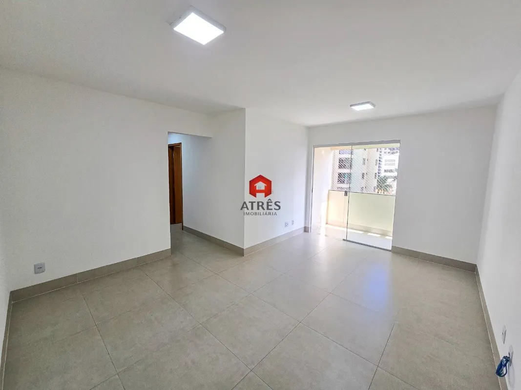 Localizado no Setor Alto da Glória com aproximadamente 75,79m² composto de: 03 q...