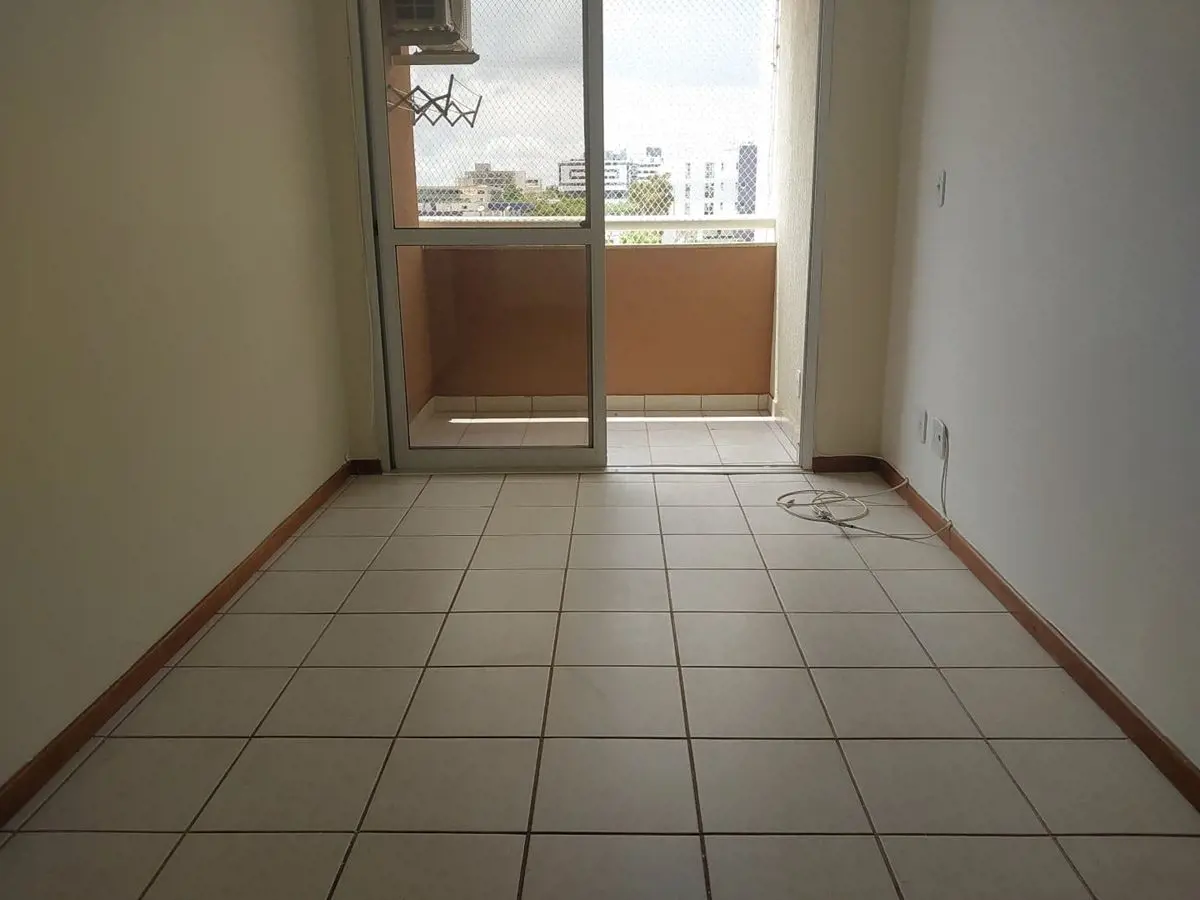 Apartamento de 1 quarto com armário e ar condicionado, sala com varanda, cozinha...