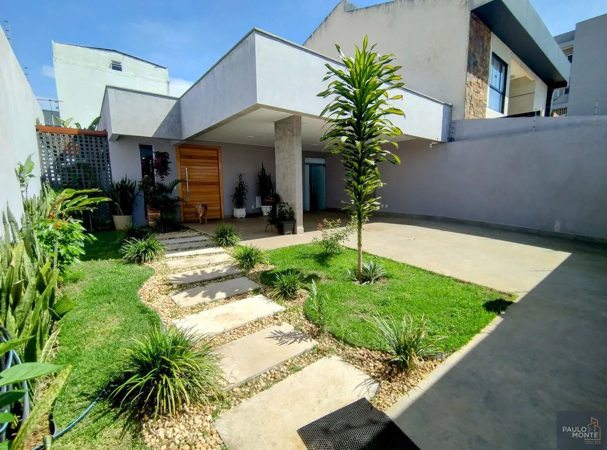 Paulo Monte vende belíssima casa na QNC 10, com as seguintes características:- L...