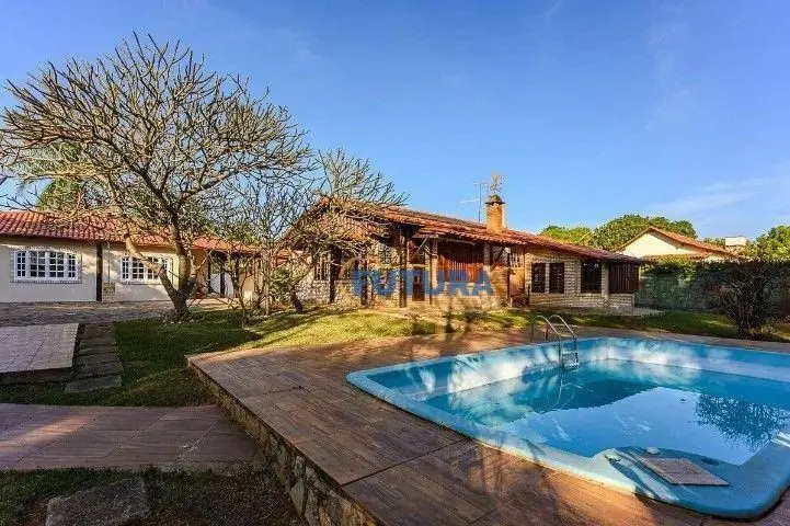 FUTURA NEGÓCIOS IMOBILIÁRIOS disponibiliza para VENDA:Excelente Casa na Quadra 1...