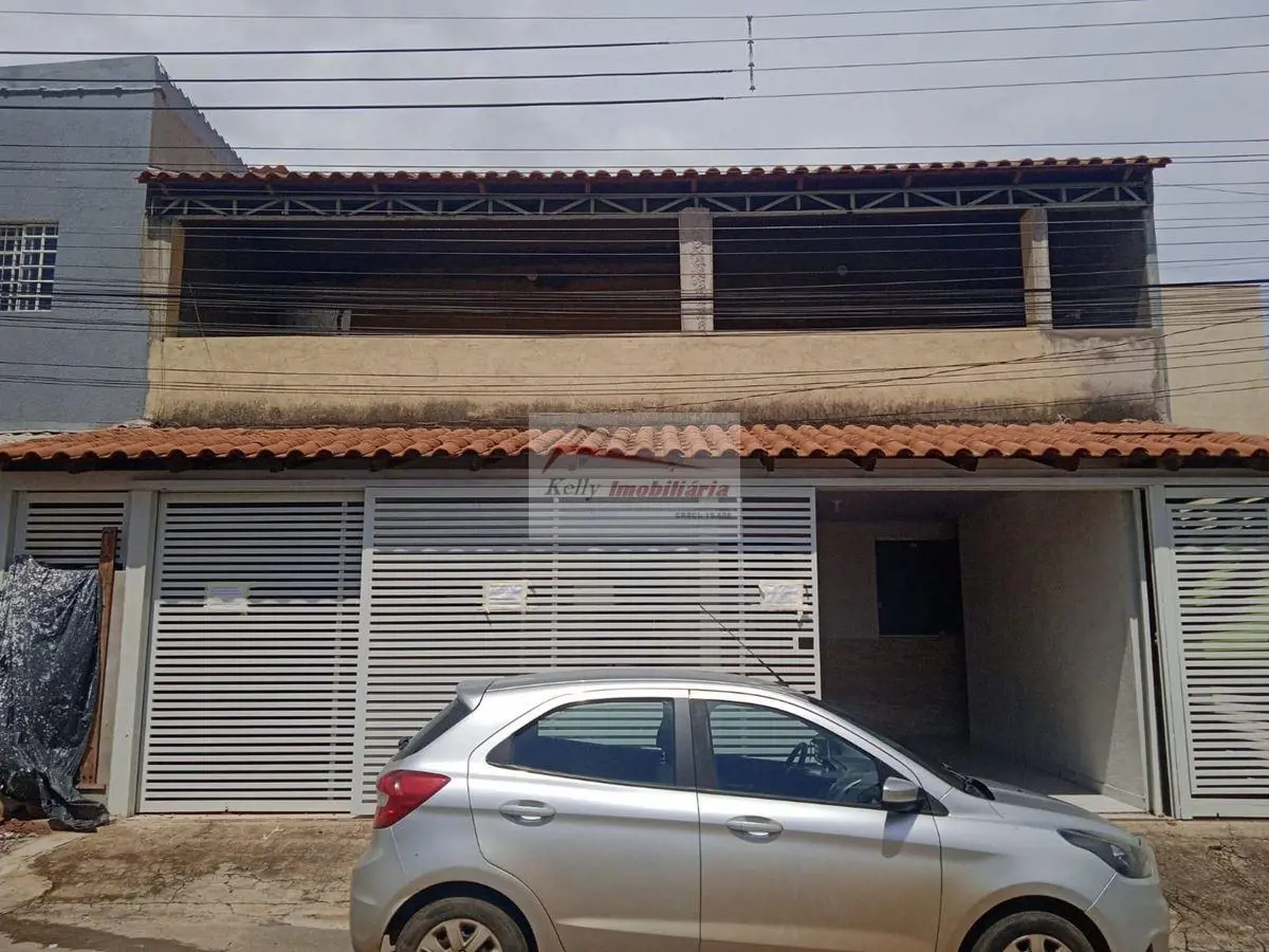 VENDE-SE UM SOBRADO EM SAMAMBAIACasa térreo: composta de 03 quartos, sendo um co...