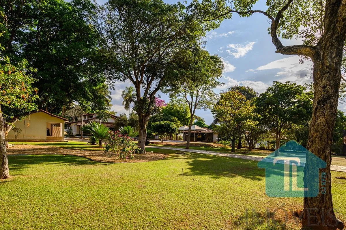 - LOTE EM CONDOMINIO, MEDINDO 1.050 M2 MAIS UMA ÁREA VERDE NOS FUNDOS DE APROXIM...