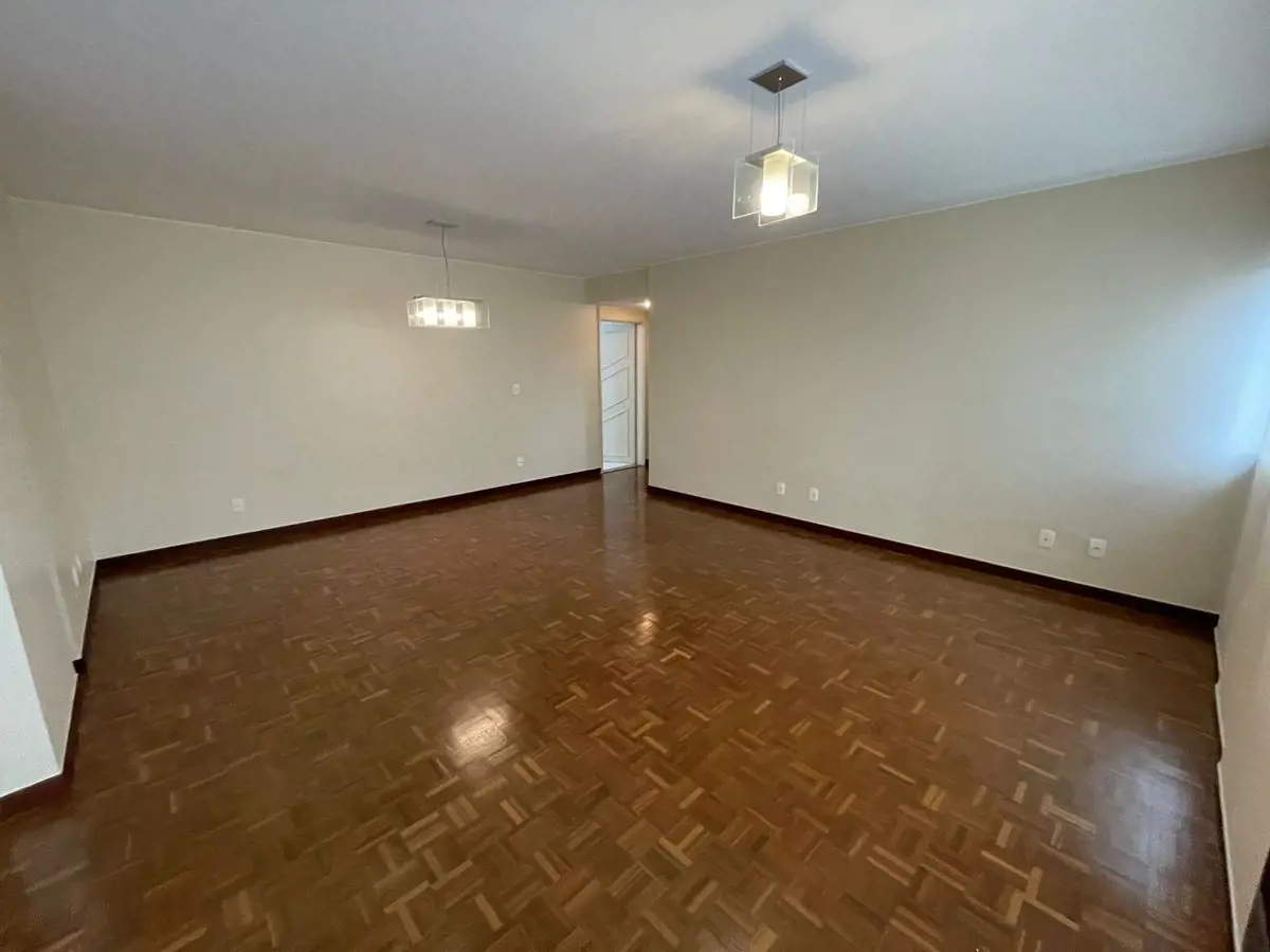 **Informamos que o prédio está passando por uma reforma.**Apartamento para aluga...