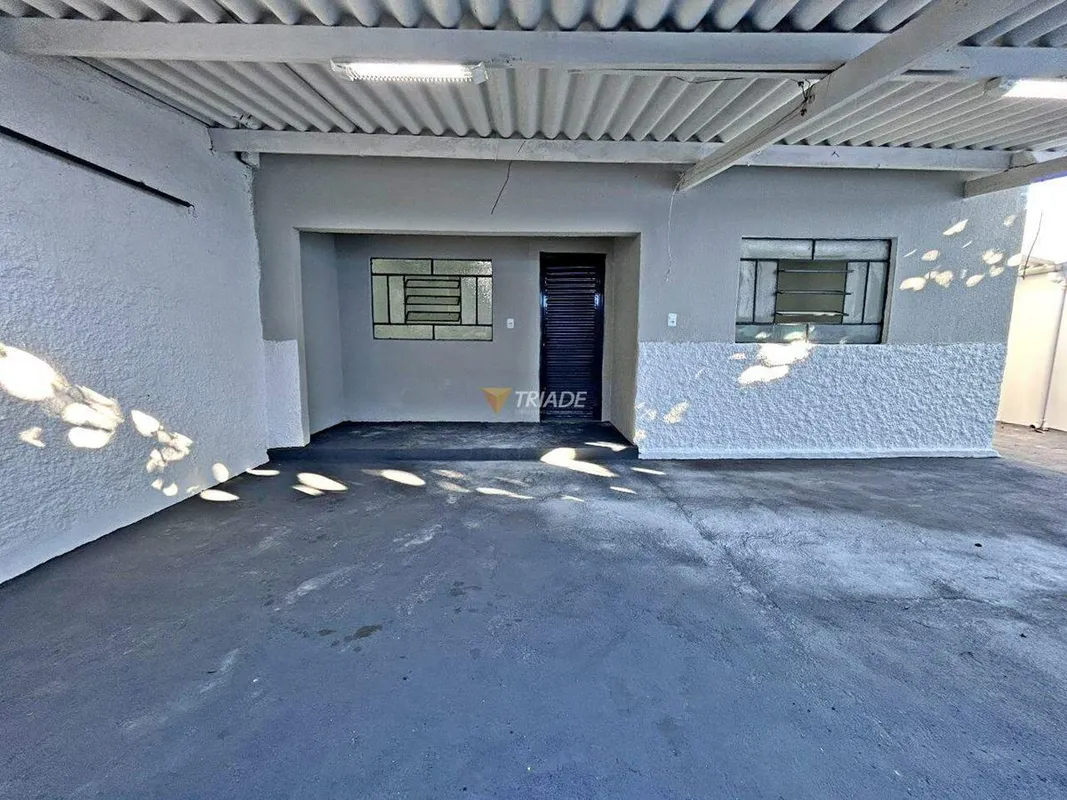 Se você procura uma casa para alugar com ambientes funcionais, quintal e fácil a...