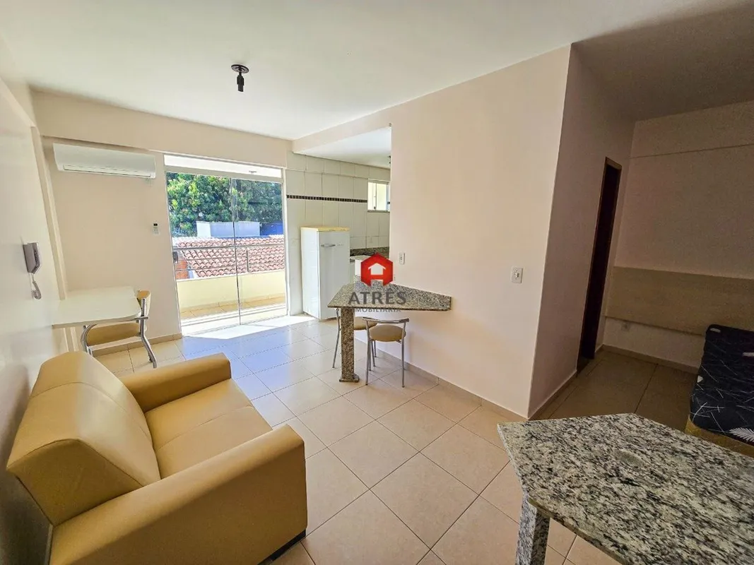 Flat com aproximadamente 35m² de área privativa composto de: sala de estar/janta...