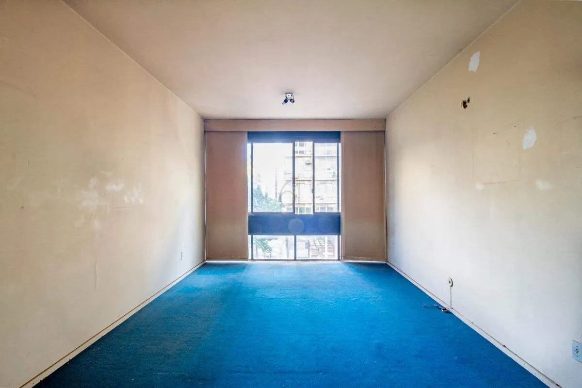 Ed Antônio Venâncio da Silva Esta sala comercial com 24,76m², está desocupada e ...