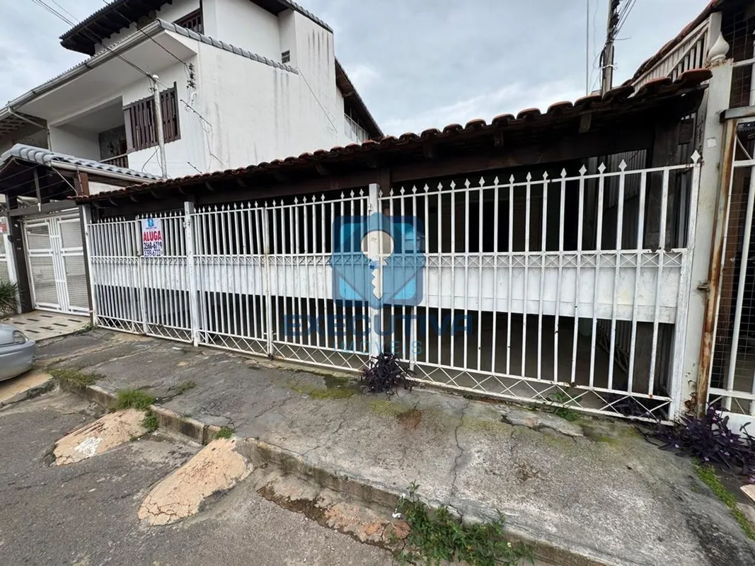 EXECUTIVA IMÓVEIS ALUGACASA FRENTE E FUNDOS NA QE 19 Endereço:QE 19 CONJUNDO D C...