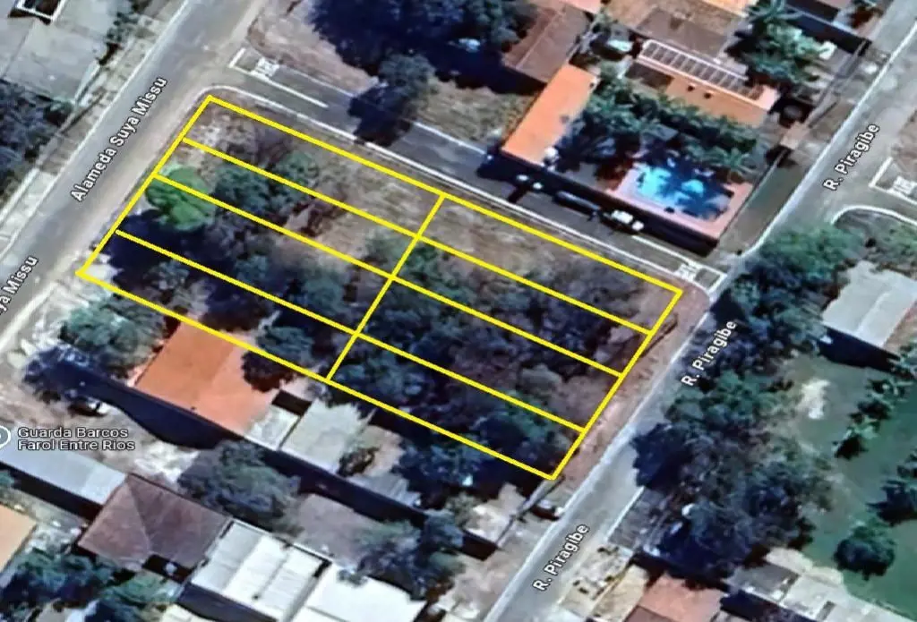 Área formada com 1.476m² na Cidade de Aruanã, excepcional localização, à 150mts ...