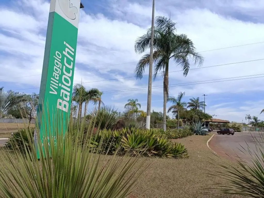 Excelente lote com 1.190,15m² no Condomínio Villagio BaiocchiPelo frente com a A...