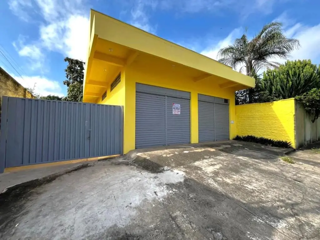 Excelente loja comercial composta por: 02 portas de aço, entrada lateral para o ...