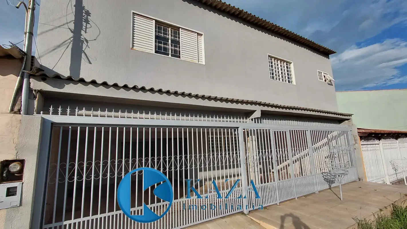 Casa de andar. O imóvel está localizado no bairro Etapa C, bem próximo a escolas...