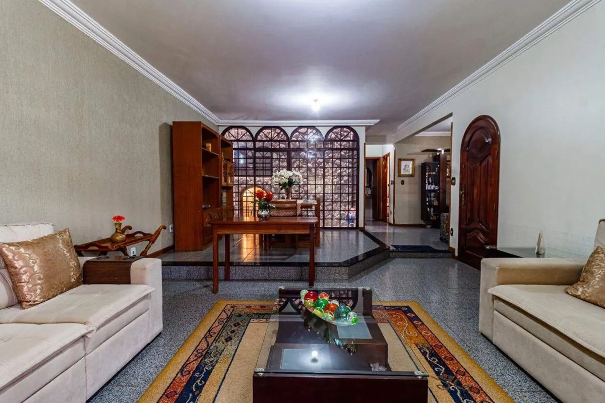Descubra o lar perfeito com uma estrutura que combina conforto, elegância e prat...