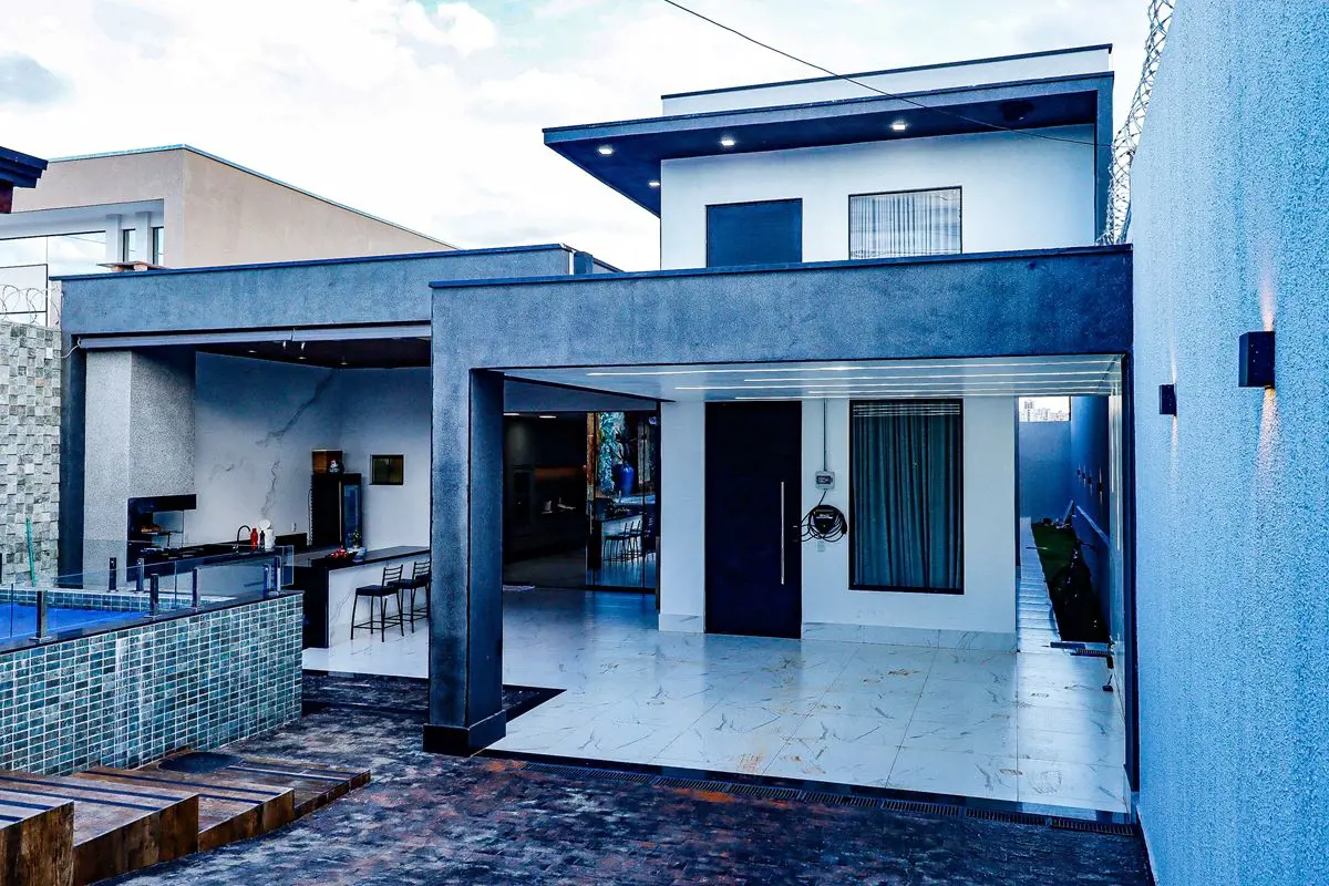 Unità Netimóveis apresenta esta casa térrea c/ piscina, sauna e varanda gourmet ...