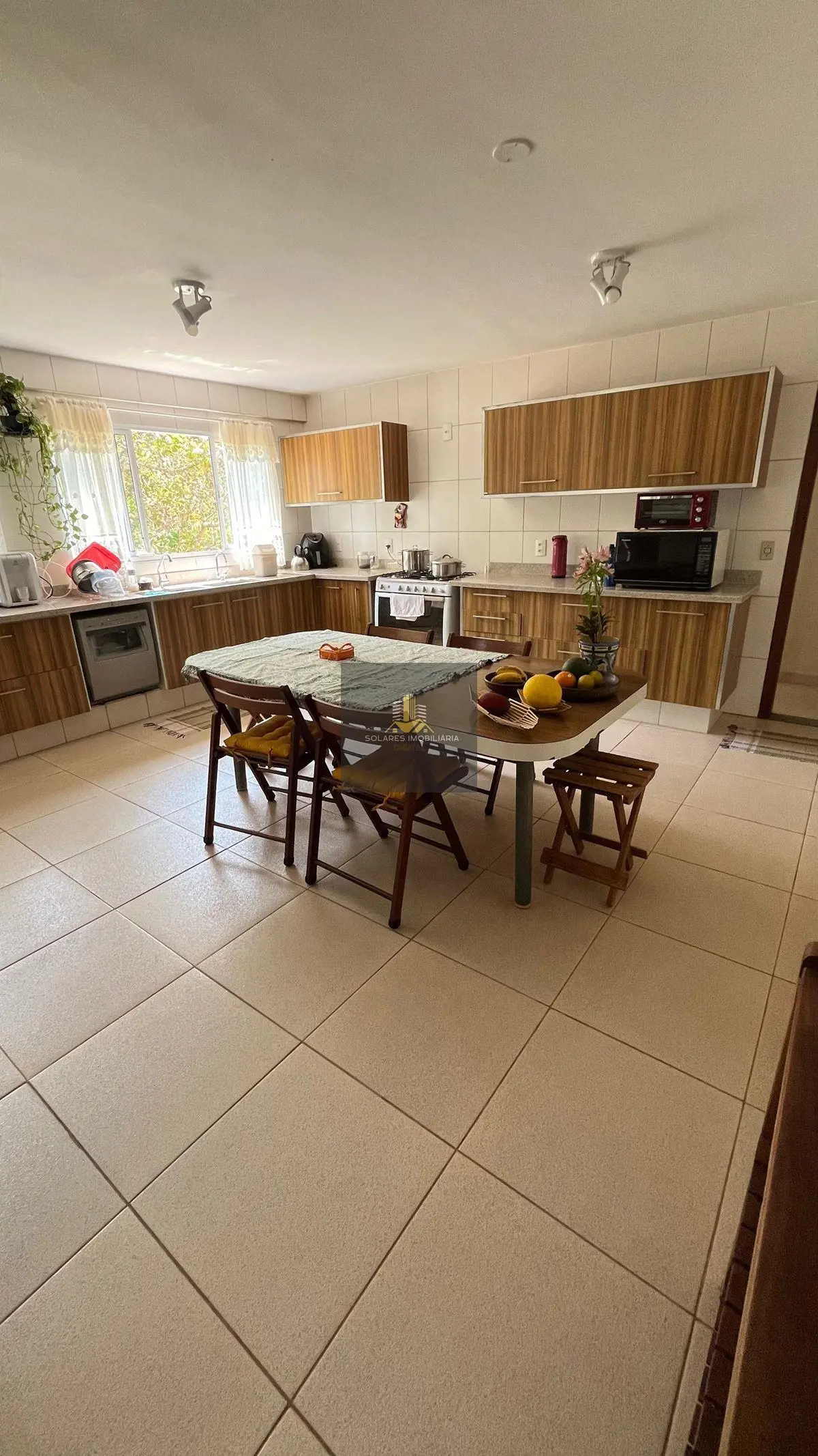 Solares Imobiliária Vende Excelente casa no condomínio Ouro Vermelho 2- 4 Quarto...