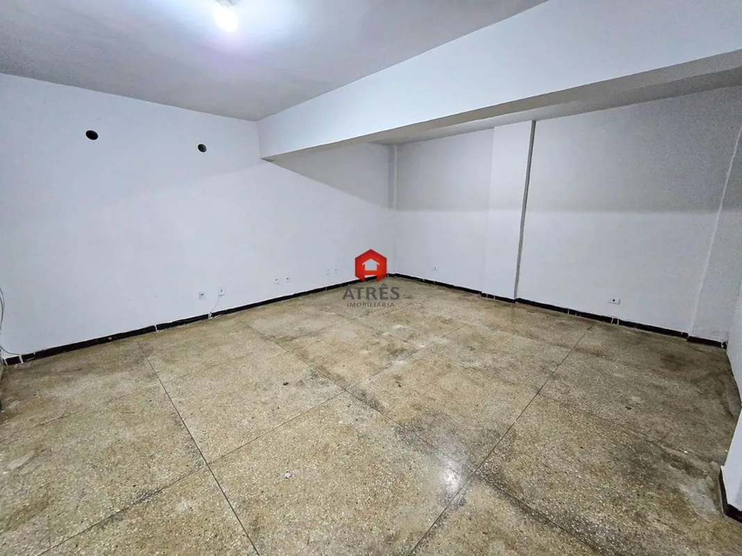 Sala com aproximadamente 57m² composta por 2 ambientes bem distribuídos, ideal p...