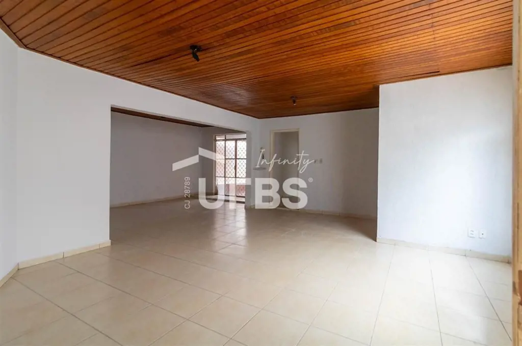 COD U-0013548 - Casa na Rua 10 no setor Central, uma quadra antes da Catedral.Pa...