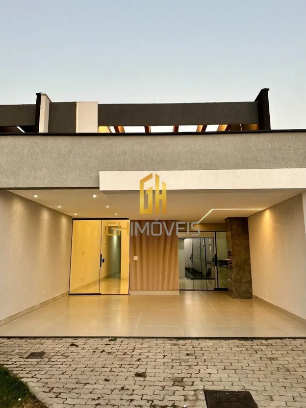 Linda casa com 3 quartos no setor Jardim TropicalA casa possui;- Garagem coberta...