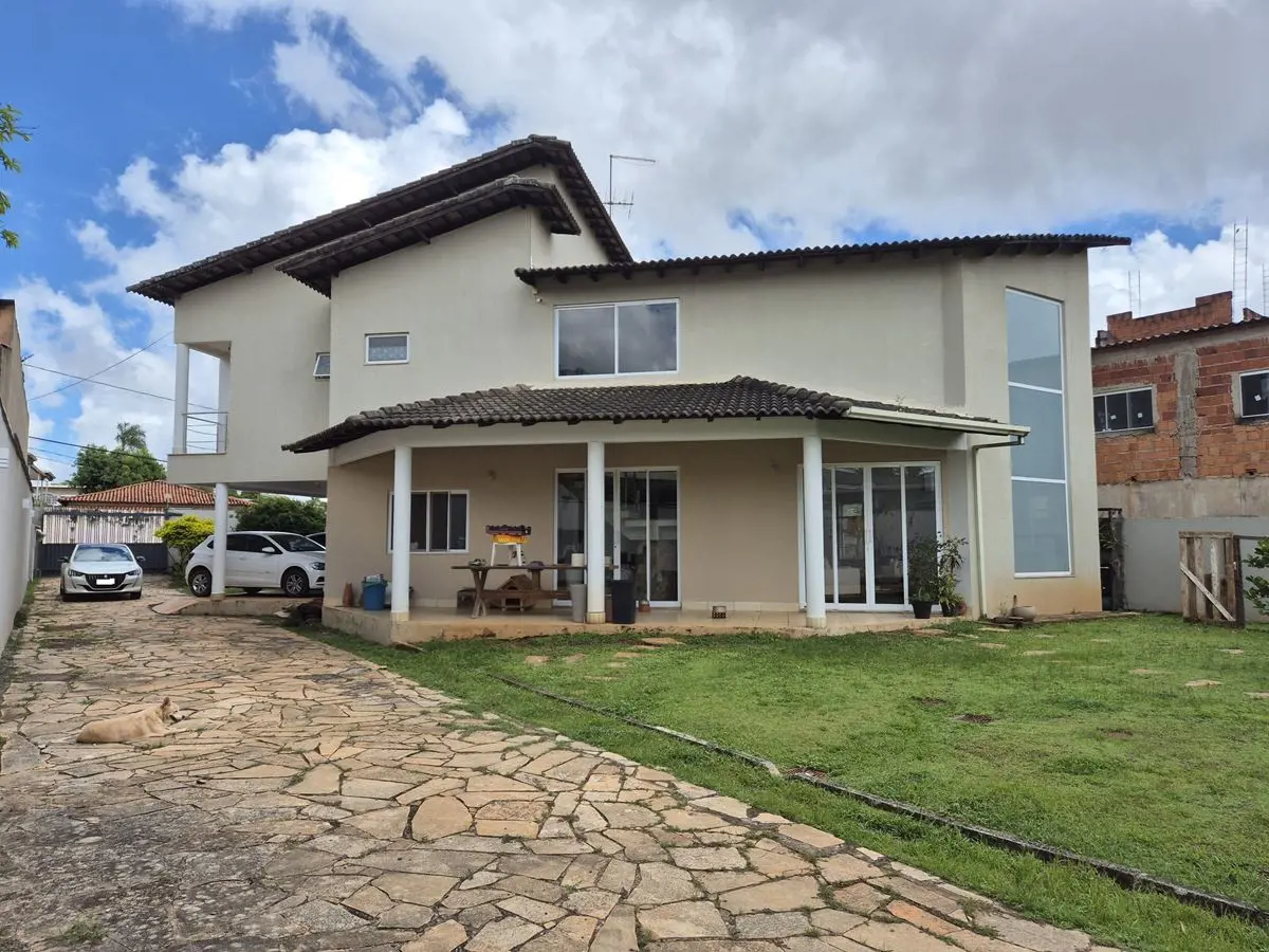 Excelente Sobrado compacto, bem dividido com Terreno de 1000 m², a edificação te...