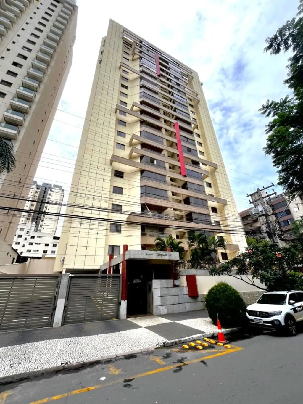 Apartamento de 3 quartos sendo 1 suíte todos com armários, sala para 2 ambientes...
