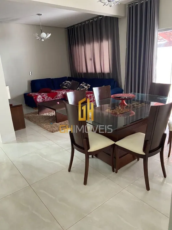 CA1074Linda casa com lote de 500m2 tendo 200m2 contruídos A casa possui3 quartos...