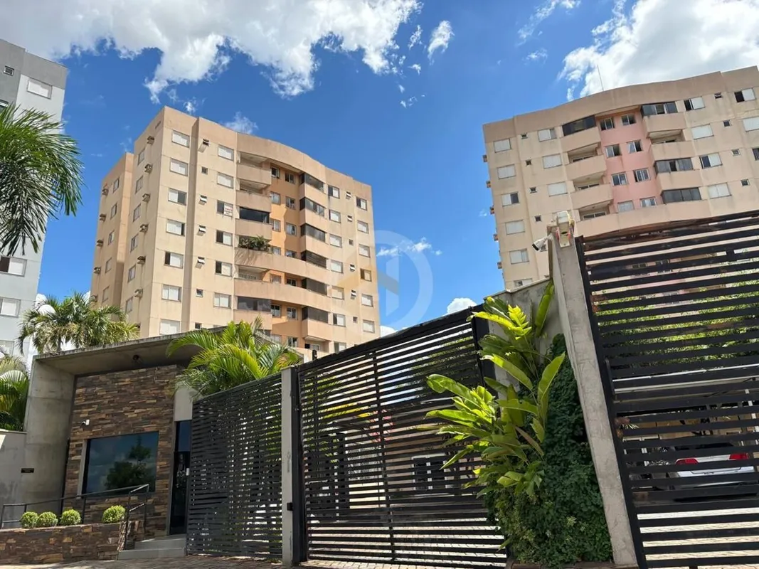 •O apartamento fica no Condomínio Eldorado Buritis, sendo três quartos, uma suít...