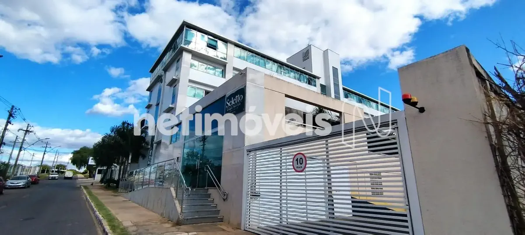 Esse maravilhoso loft deslumbrante aguarda seus novos moradores. Com uma moderni...