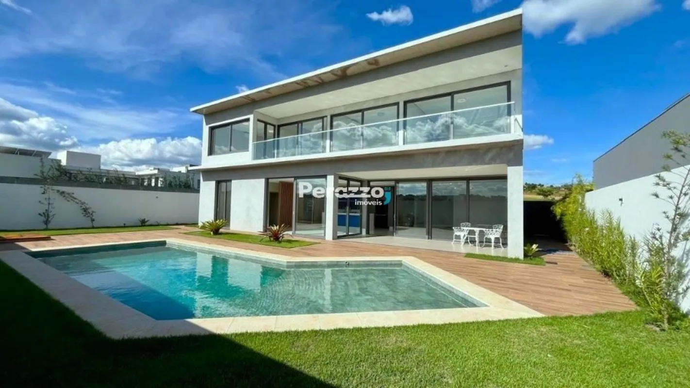 BAIXOU! Arquitetura Contemporânea, Piscina Aquecida e 3 Suítes em uma Casa de Al...