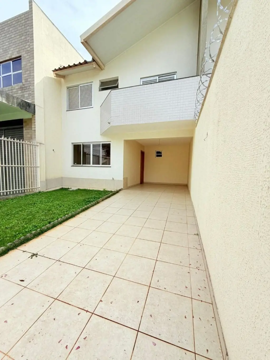Sobrado Residencial com área de 132,00m2 com as seguintes características:Piso T...