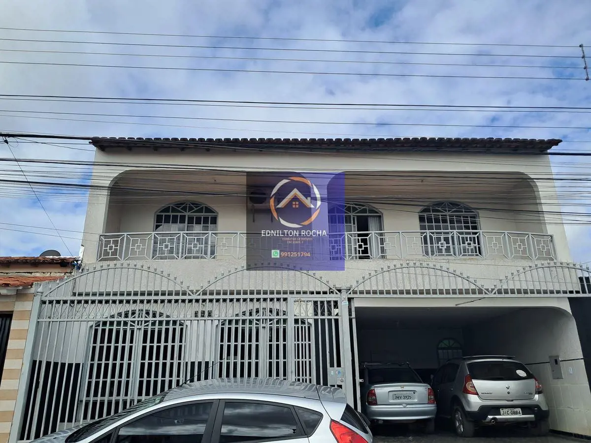 Alugo casa no 1º andar, parte superior do sobrado, com 3(três) quartos, quarto d...