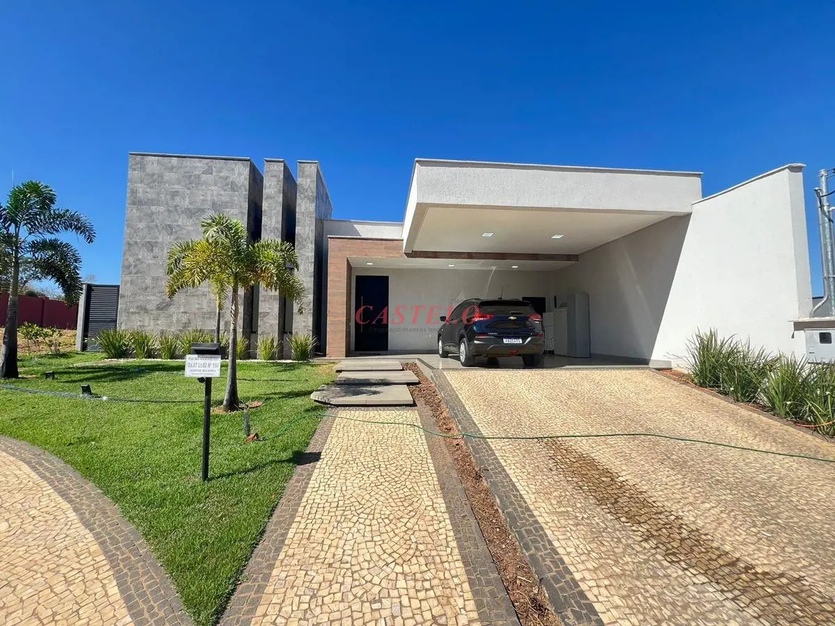 Área lote: 347,54m²Área construída: 172,30m²Mobiliada e decorada(Sai somente cam...