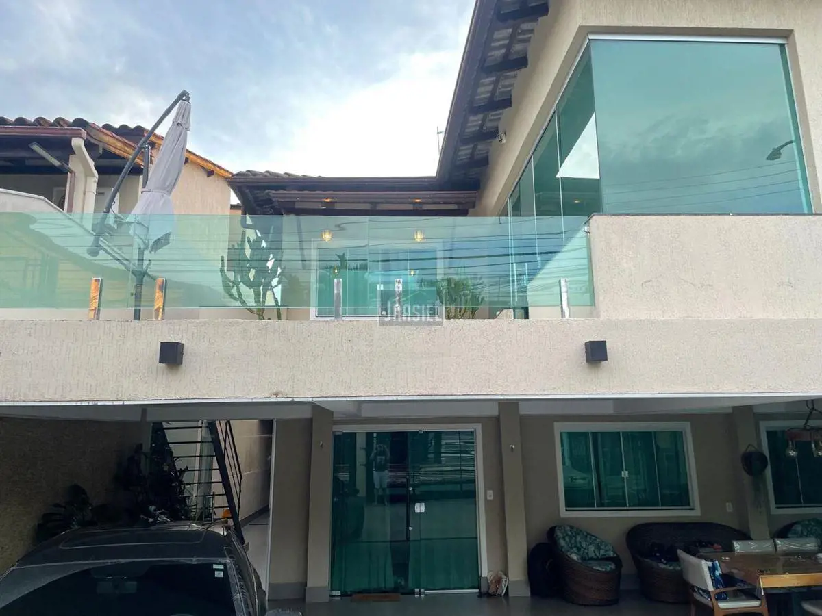 LINDA CASA, TODA REFORMADA, COM AS SEGUINTES CARACTERISTICAS;PARTE TERREA;SALA E...