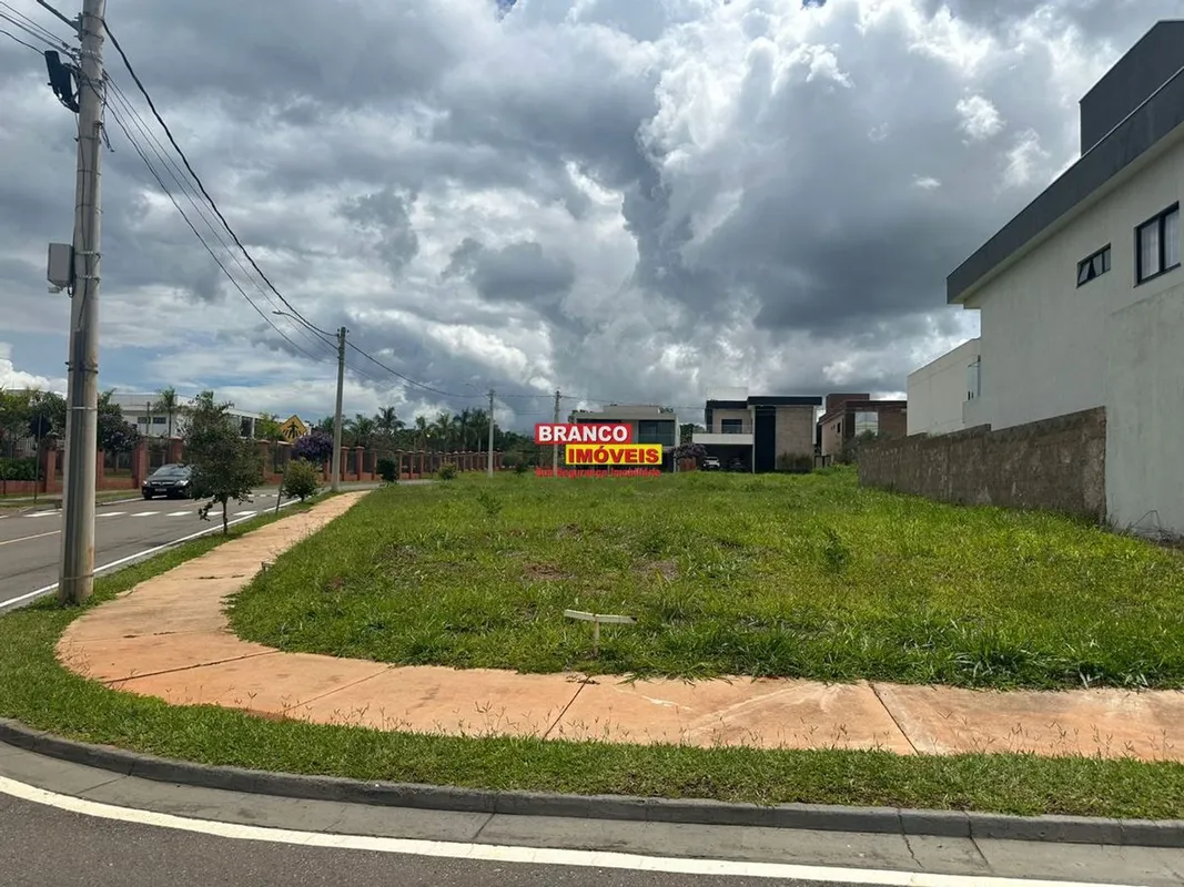 Apresentamos uma oportunidade imperdível para você que deseja construir a casa d...