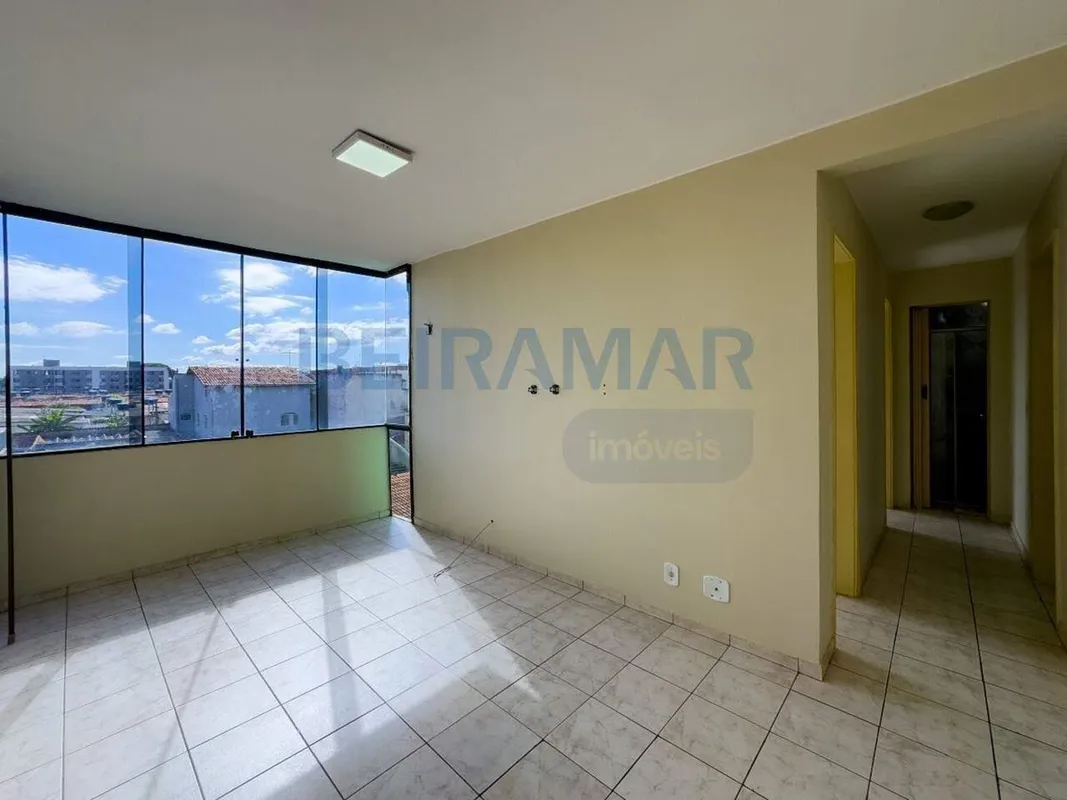 Excelente apartamento localizado na QI 14. Este imóvel oferece uma ótima distrib...