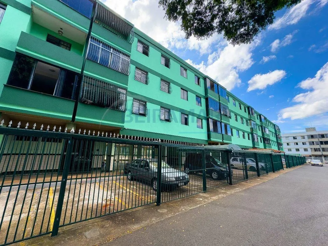 Excelente apartamento localizado na QI 14. Este imóvel oferece uma ótima distrib...