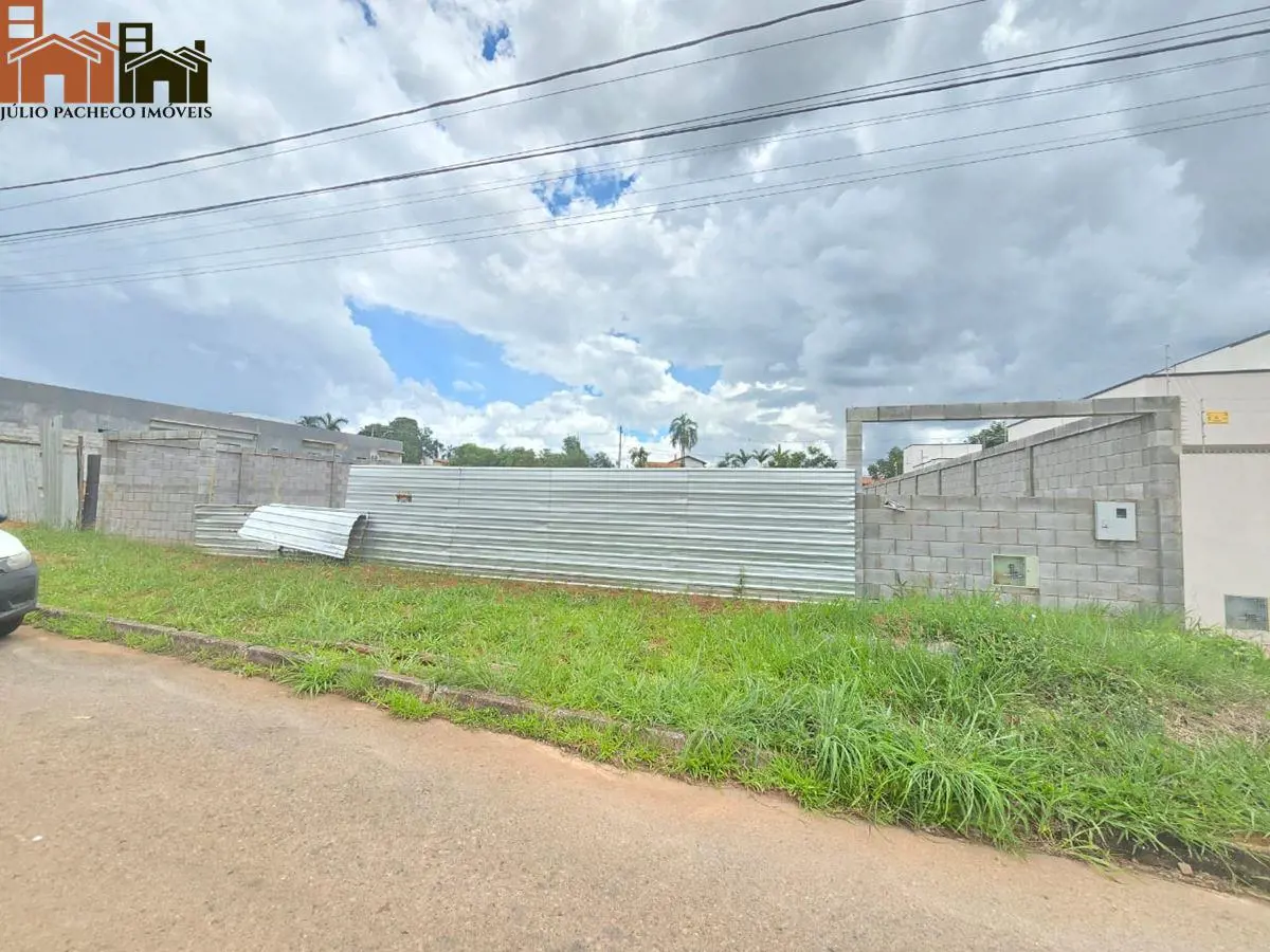 Júlio Pacheco Imóveis, vende este excelente lote localizado no Jardim Botanico 3...