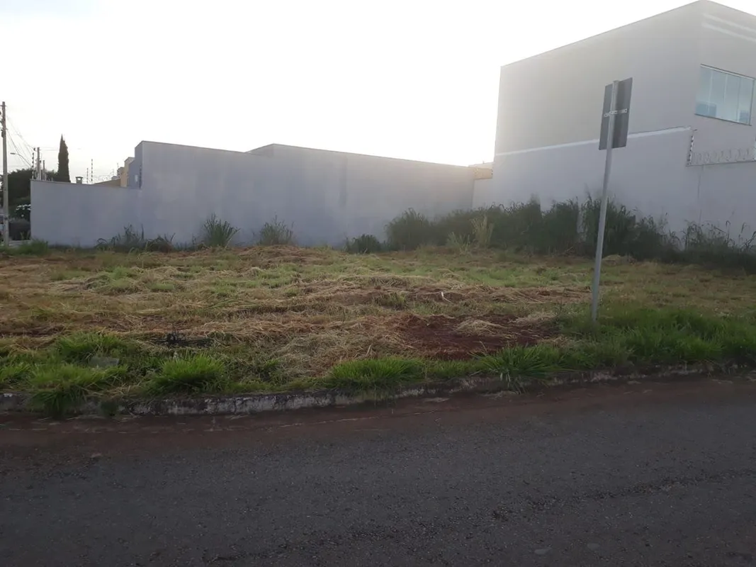 Excelente lote em Anápolis -Go, avenida das Cerejeiras.Lote com total de 358,83m...
