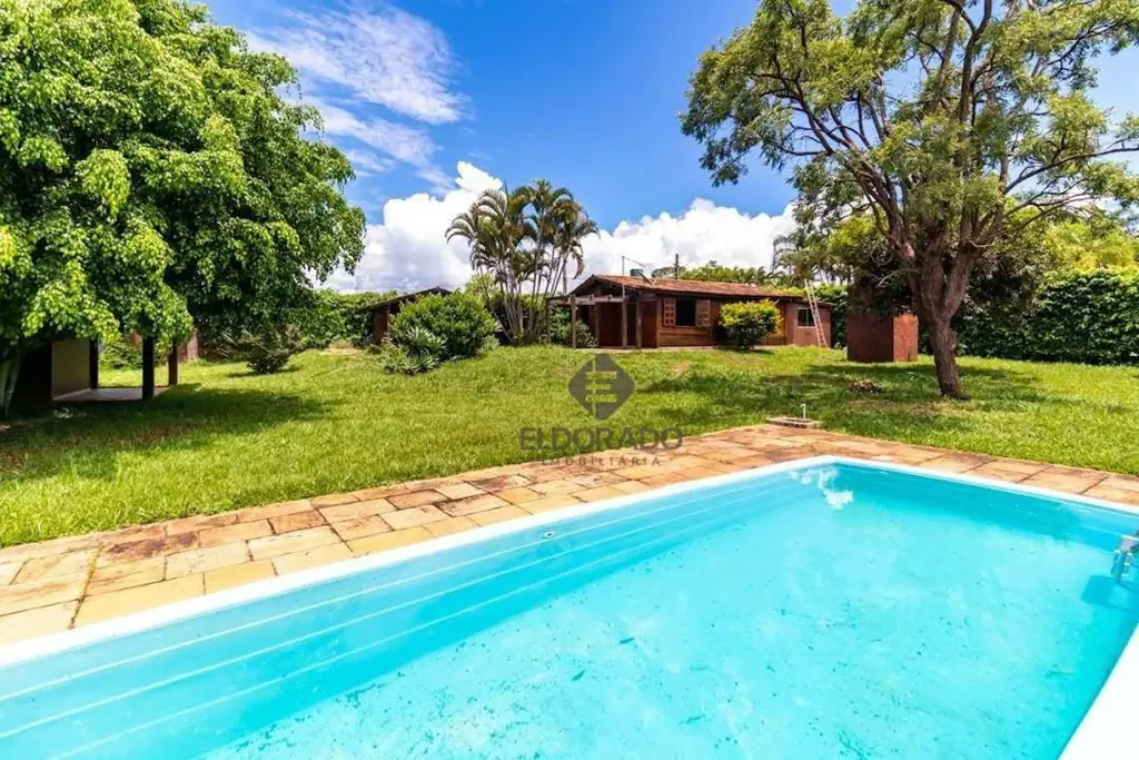 ELDORADO IMOBILIÁRIA VENDEExcelente Casa de Madeira com 02 Chalés no Condomínio ...