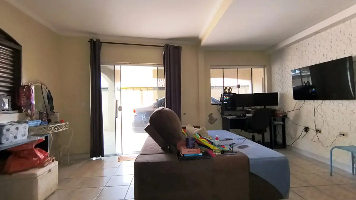 CASA À VENDA, CONFORTÁVEL, 3 QUARTOS – 1 SUÍTE, PISCINA. RESIDÊNCIA NO FUNDO DE ...