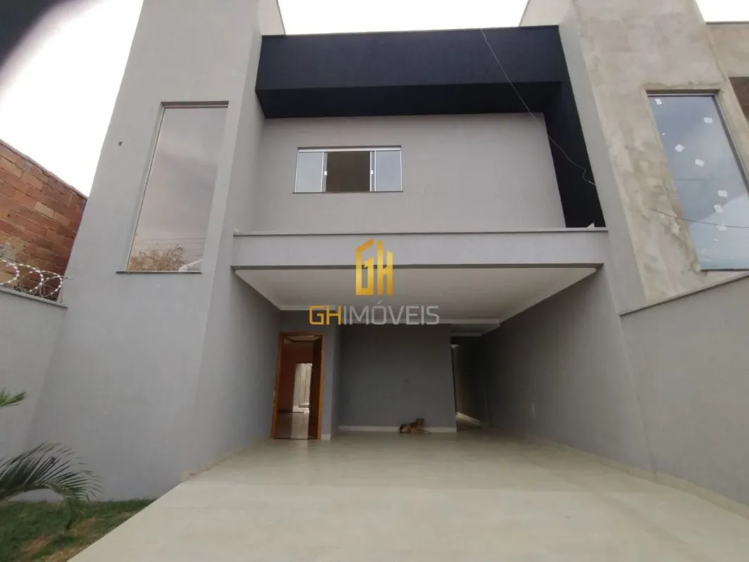 Lindo sobrado no Jardim das Hortências, área total de 180m² e com área construíd...