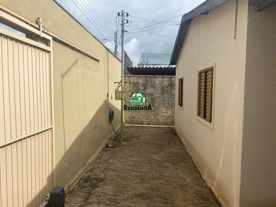 Casa contendo: - Lote 360- Área construída: 150- 3 quartos - Banheiro - Garagem ...