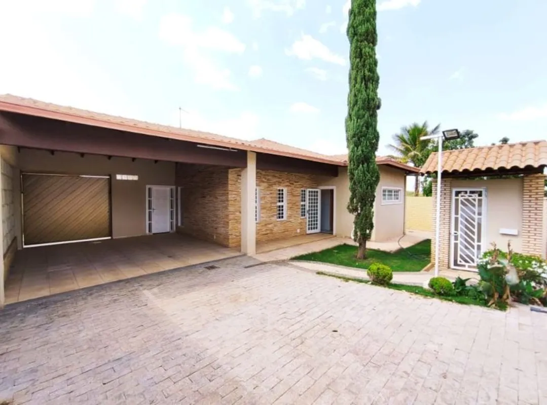 IMOBILIÁRIA ZOOM - APRESENTALote de 804,00m2, área toda plana, com Casa Térrea e...